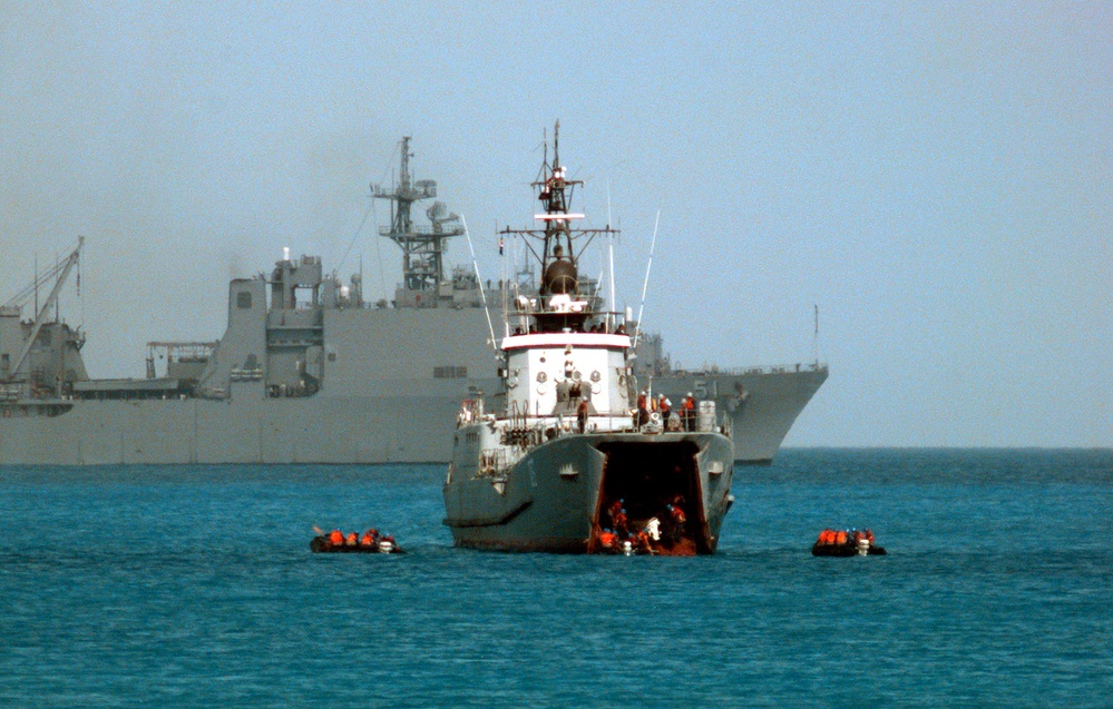 Egyptian commandos launch combat rubber raiding craft for Exercise Bright Star 98.