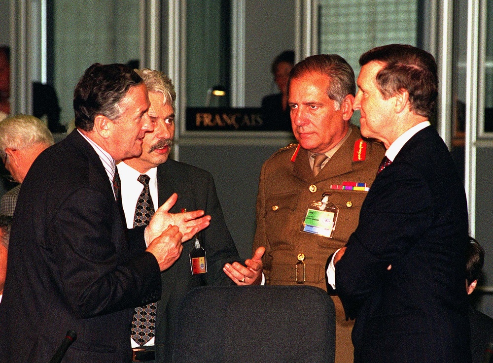 Secretary Cohen speaks with other defense leaders at the NATO Defense Ministers' Meeting.