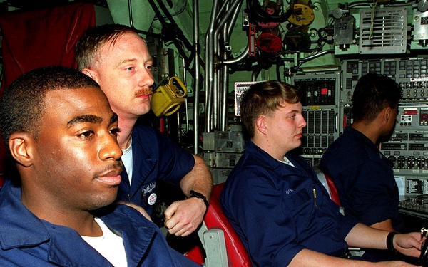 Crewmen maneuver attack submarine USS Annapolis in the Persian Gulf