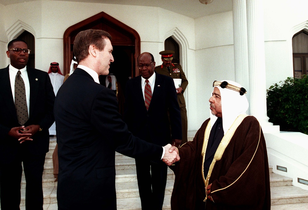 His Highness the Amir Shaikh bin Sulman Al Khalifa bids farewell to Secretary Cohen.