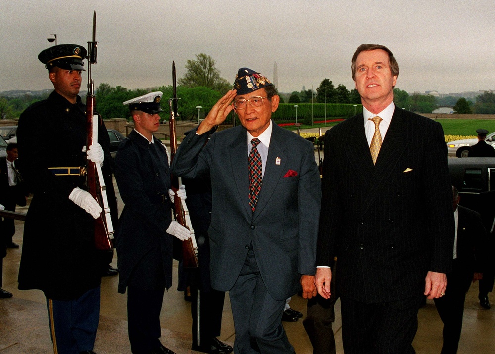 Secretary Cohen escorts President Ramos of the Philippines into the Pentagon.