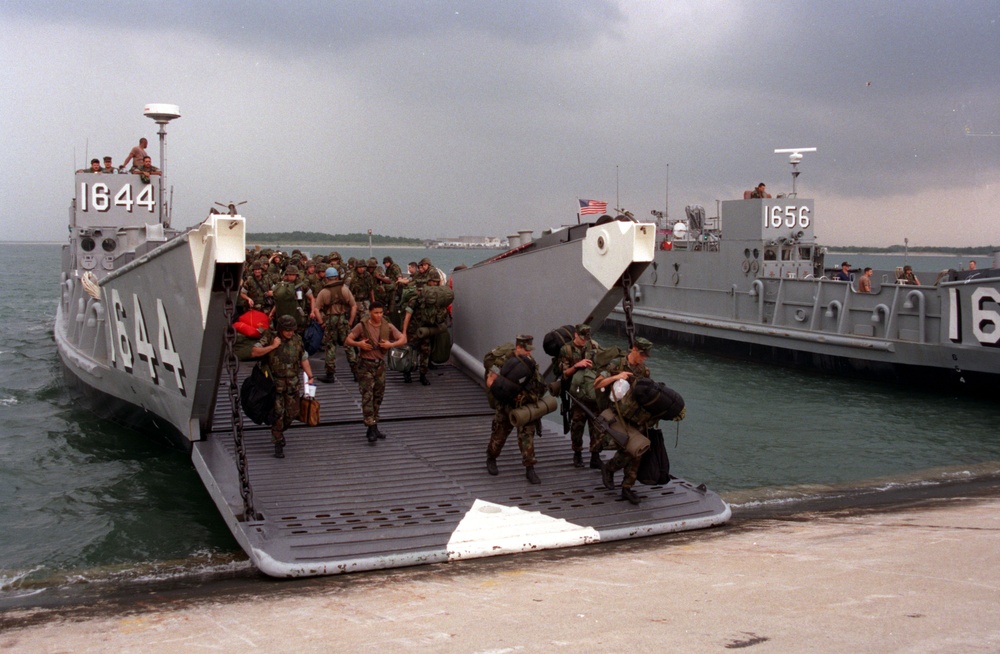 Marines and sailors come ashore in North Carolina at the close of Unified Spirit '98.