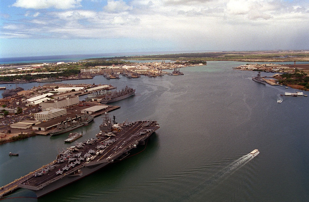 USS Carl Vinson CVN 70 arrives at Hawaii.