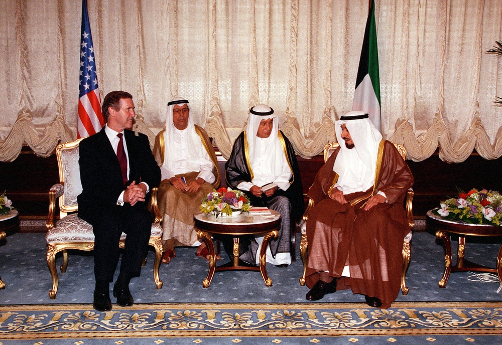 Secretary Cohen meets with His Highness the Amir, Shaykh Jaber al-Ahmend Al-Sabah at Bayan Palace, Kuwait.