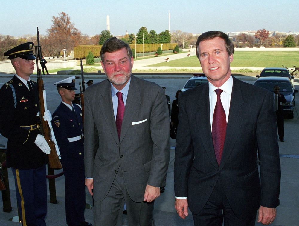 Minister of Defense Bjorn Von Sydow is escorted by Secretary Cohen into the Pentagon.
