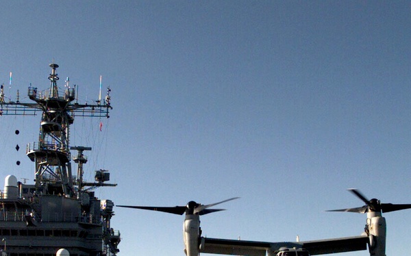 An MV-22 Osprey aircraft makes its landing approach to the flight deck of the USS Saipan.