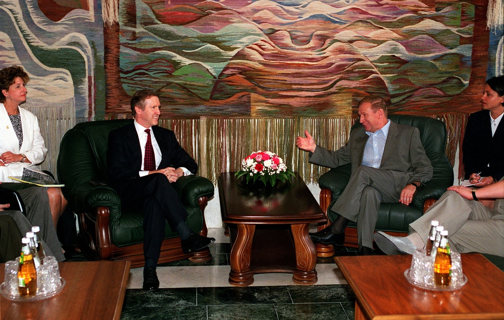 Secretary Cohen and Ukrainian President Leonid Kuchma meet at Foros, the presidential dacha.