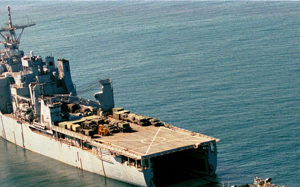 A Landing Craft Air Cushion prepares to enter the well deck of the USS Gunston Hall in the Gulf of Izmit.