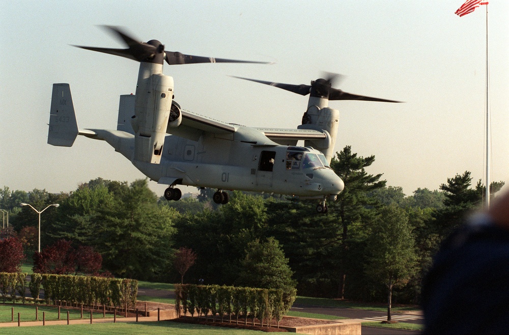 A Bell Boeing MV-22 Osprey comes in for a landing at the Pentagon.