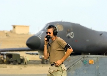 A B-1B Lancer bomber crew chief talks to the air crew in the plane on the flight line at Cairo West Air Base, Egypt.