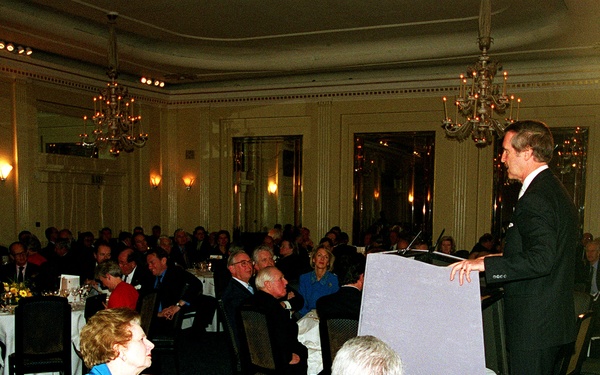 Secretary Cohen delivers the keynote address at the Global Crossing annual dinner.