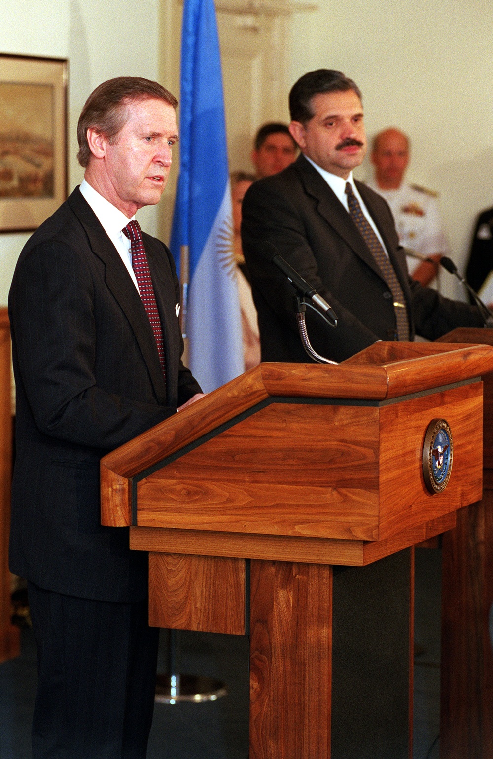 Secretary Cohen and Minister of Defense Ricardo Lopez Murphy take questions from reporters in the Pentagon.