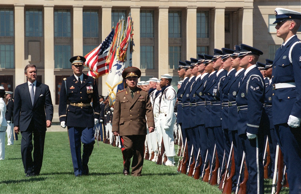 Minister of Defense Gen.-Col. Safar Abiyev, of the Azerbaijani Republic, inspects the honor guard at the Pentagon.