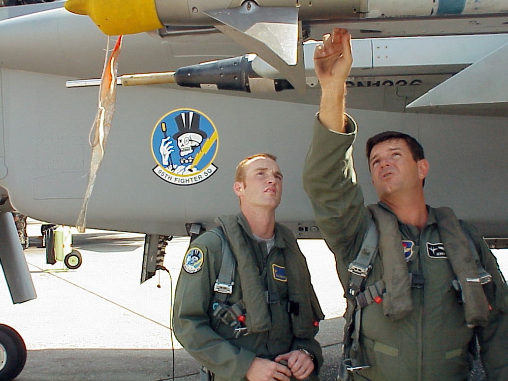 DVIDS - Images - Lt. Col. Jerry Kerby guides Dale Zimmerman