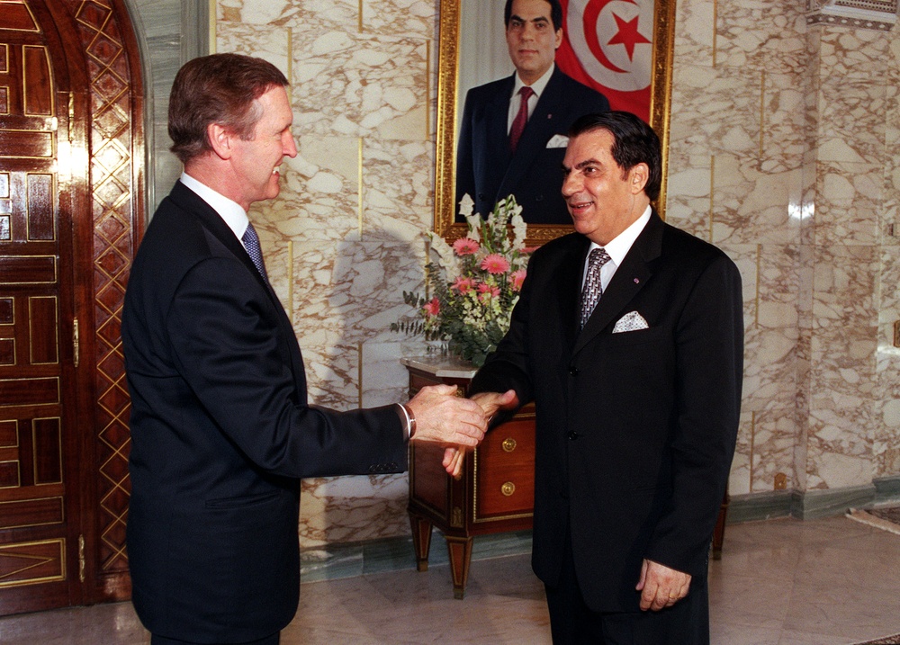 Secretary Cohen is welcomed by President Zine El Abidine Ben Ali at the Presidential Palace in Tunis, Tunisia.