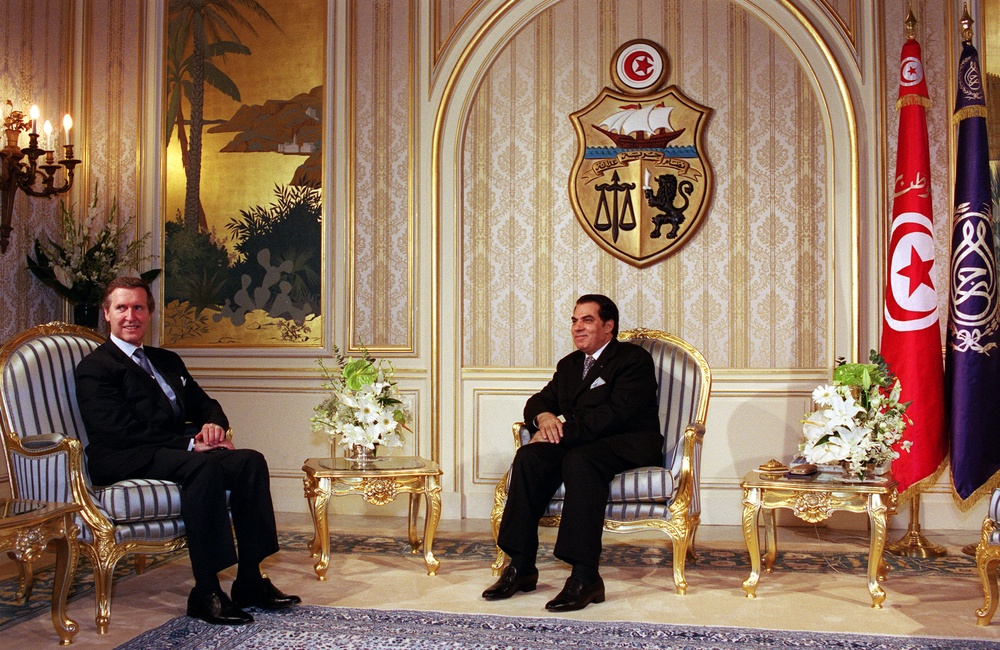 Secretary Cohen meets with Tunisian President Zine El Abidine Ben Ali at the Presidential Palace.