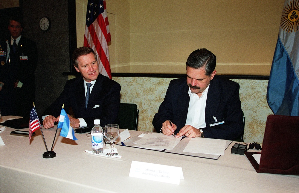 Secretary Cohen and Argentinian Minister of Defense Ricardo Lopez Murphy sign an agreement in Manaus, Brazil.