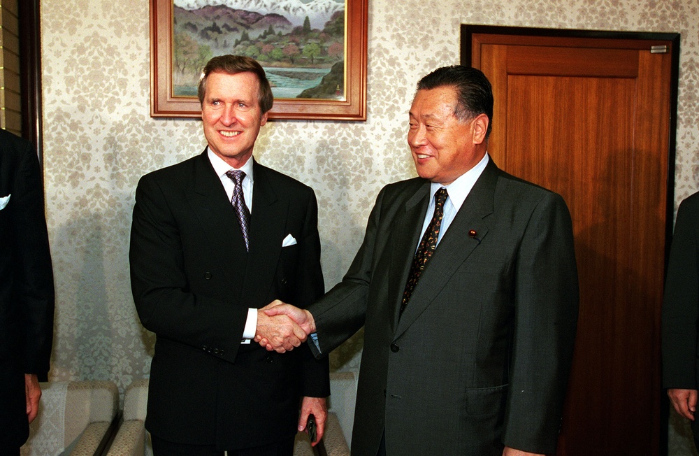 Secretary Cohen and Japanese Prime Minister Yoshiro Mori pose for photographers prior to their meeting in Tokyo.