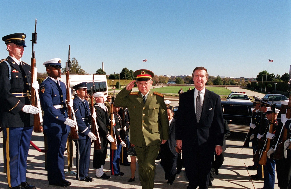 Secretary Cohen escorts Chinese Gen. Yu Yongbo into the Pentagon.