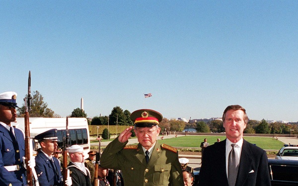 Secretary Cohen escorts Chinese Gen. Yu Yongbo into the Pentagon.
