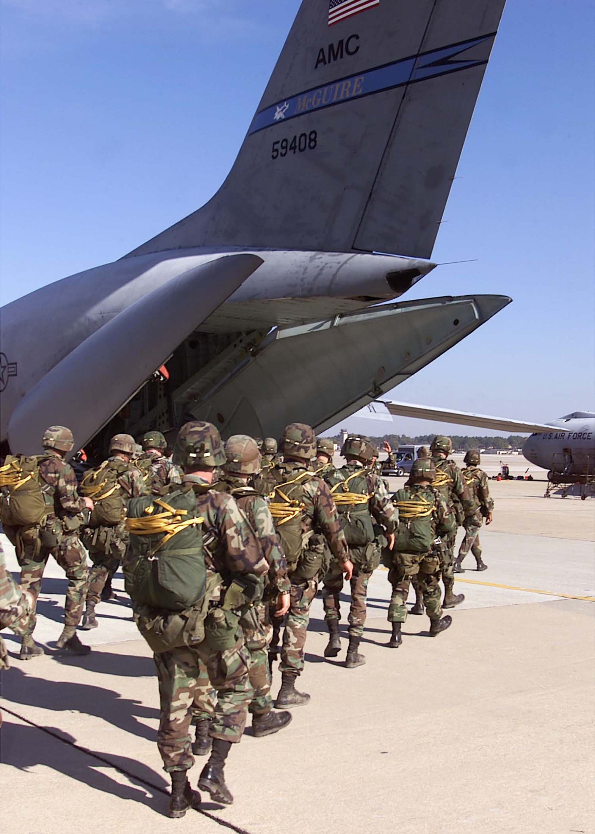 DVIDS - Images - Soldiers of the 82nd Airborne load into an Air