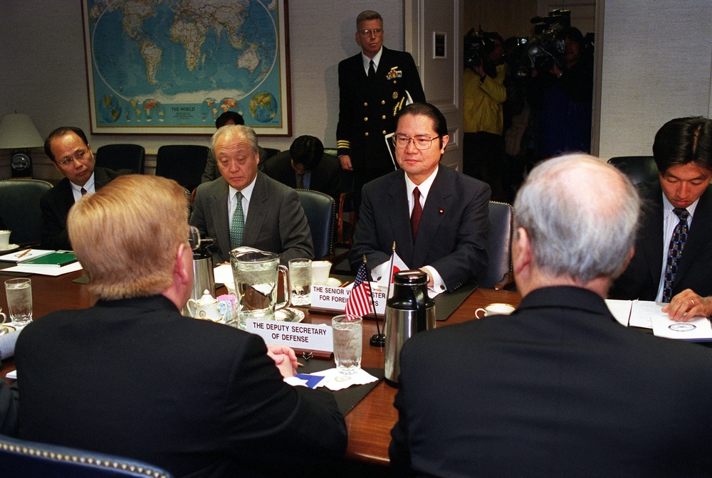 Japanese Senior Vice Minister of Foreign Affairs Seishiro Eto meets in the Pentagon with Deputy Secretary de Leon.