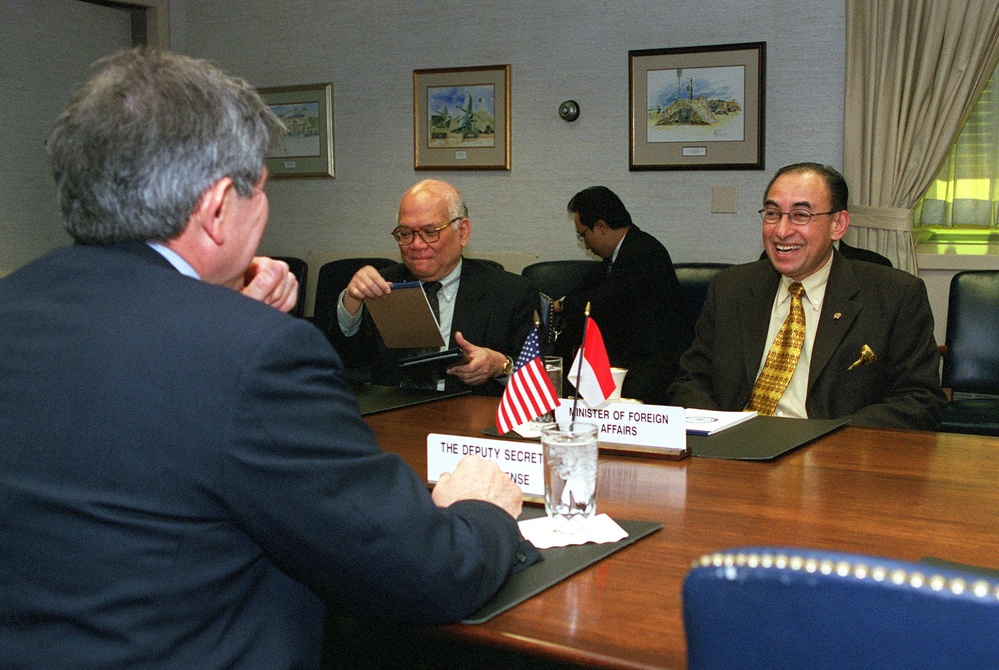 Indonesian Minister of Foreign Affairs Alwi Abdurrahman Shihab meets with Deputy Secretary Wolfowitz in the Pentagon.
