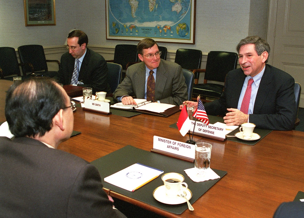 Deputy Secretary Wolfowitz meets with Indonesian Minister of Foreign Affairs Alwi Abdurrahman Shihab in the Pentagon.