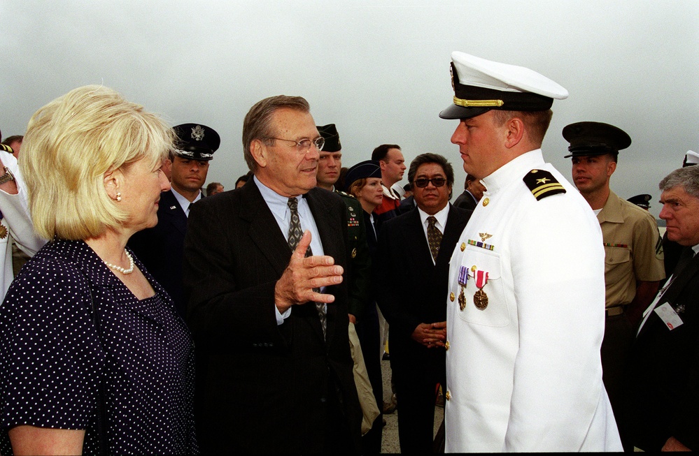 Secretary Rumsfeld shares some of his experiences as a naval aviator with Lt. Shane Osborn.