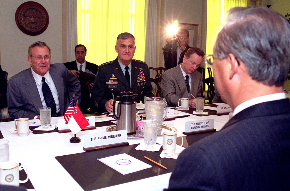 Secretary Rumsfeld and Gen. Shelton meet with Prime Minister Goh Chok Tong.
