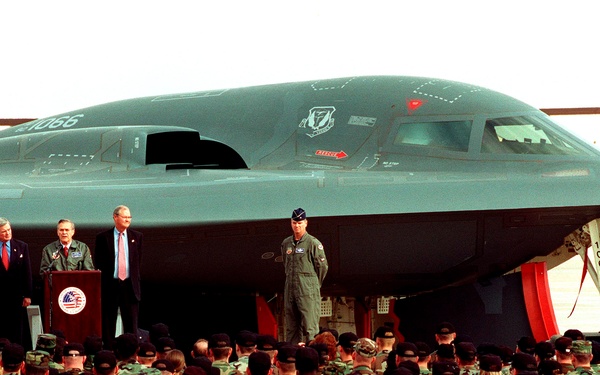 Secretary Rumsfeld thanks the men and women at Whiteman Air Force Base.