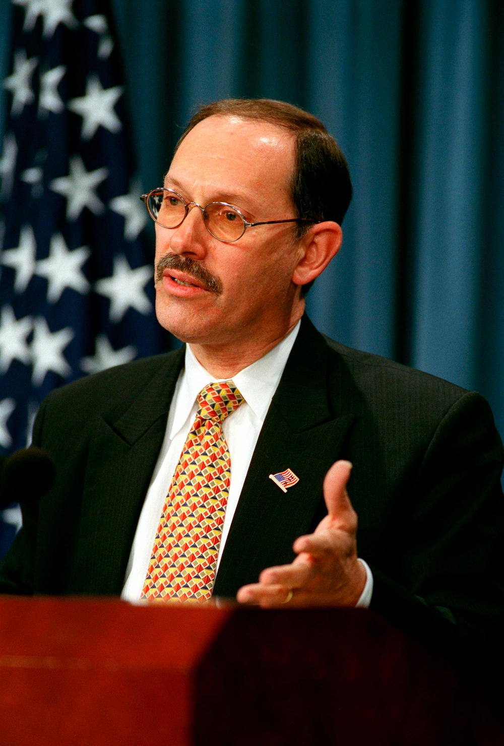 Under Secretary Zakheim conducts a briefing on the DoD financial management program.