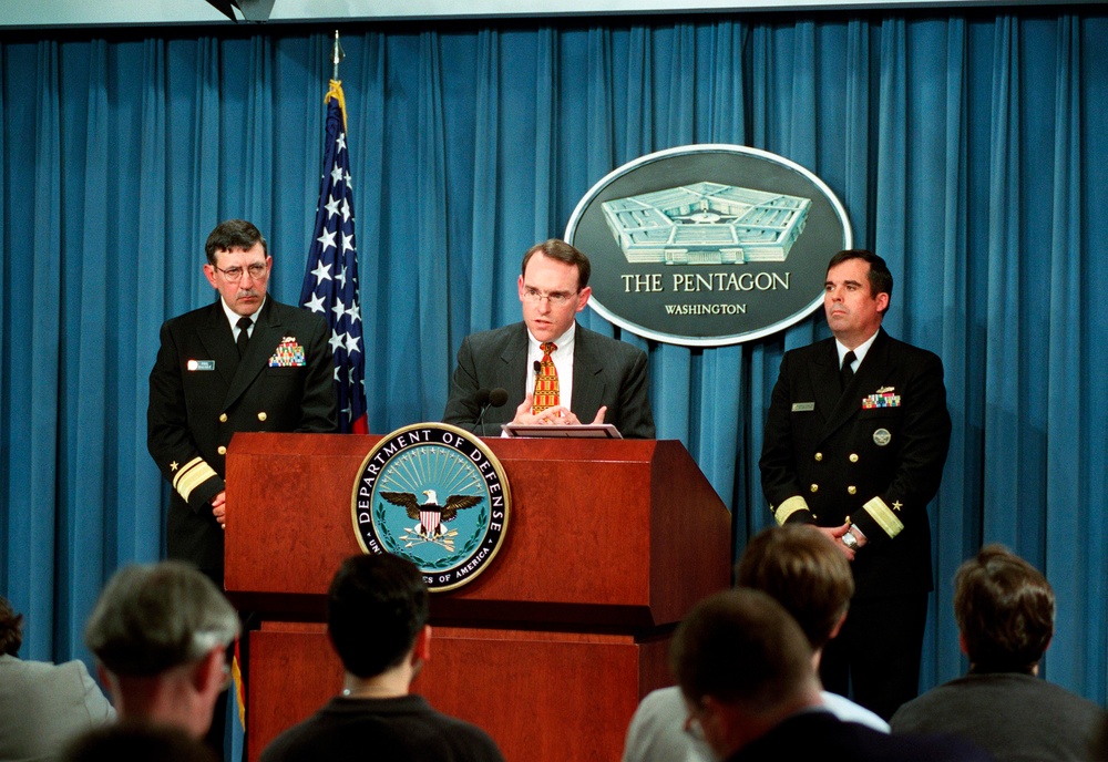 Assistant Secretary Young announces the DD(X) lead design agent.