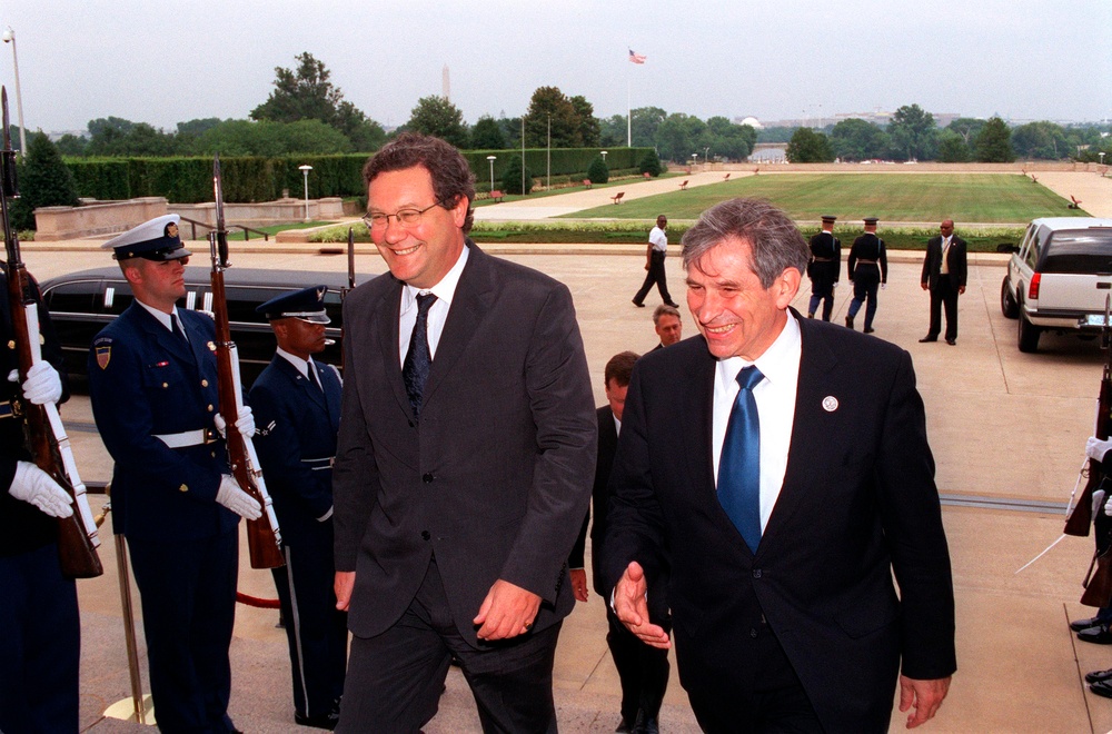 Deputy Secretary Wolfowitz escorts Australian Minister of Foreign Affairs Downer into the Pentagon.