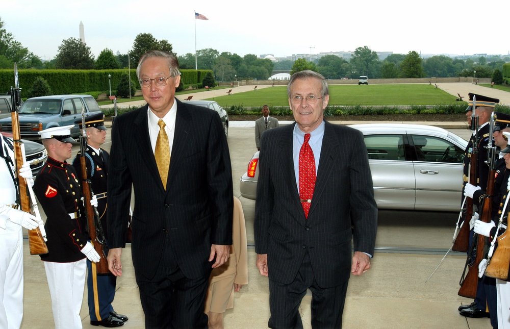 Secretary Rumsfeld escorts Singapore's Prime Minister Chok Tong Goh into the Pentagon.