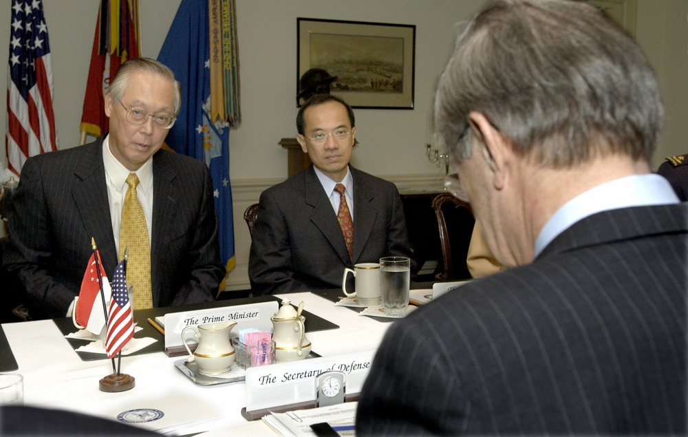 Singapore's Prime Minister Chok Tong Goh meets with Secretary Rumsfeld in the Pentagon.