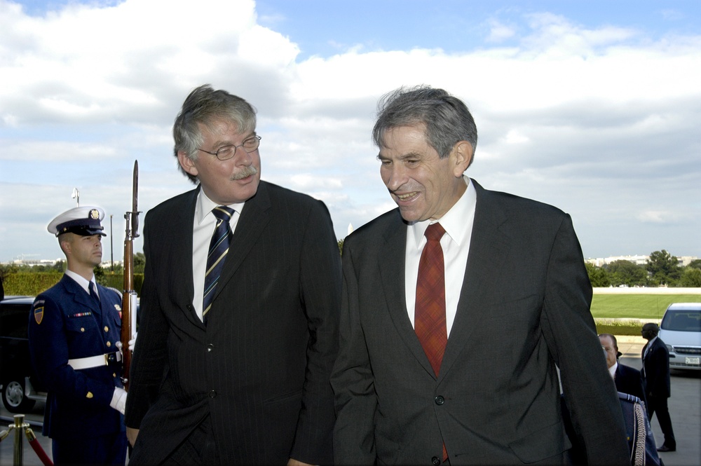 Deputy Secretary Wolfowitz escorts Netherlands State Secretary for Defense Cees van der Knaap into the Pentagon.