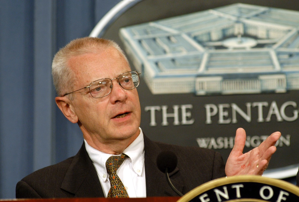 Walter Slocombe briefs reporters on rebuilding the Iraqi police and military forces.