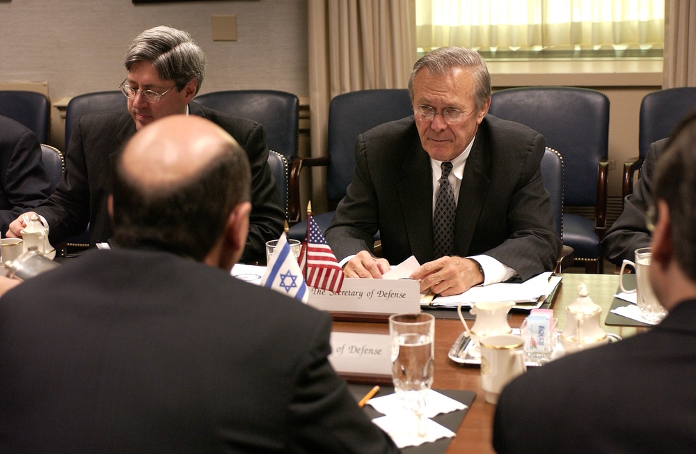 Secretary Rumsfeld meets with Israeli Minister of Defense Shaul Mofaz in the Pentagon.