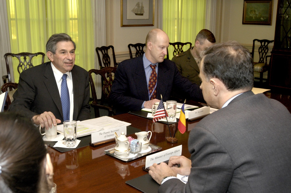 Deputy Secretary Wolfowitz hosts a meeting with Romanian Minister of Foreign Affairs Mircea Geoana in the Pentagon.
