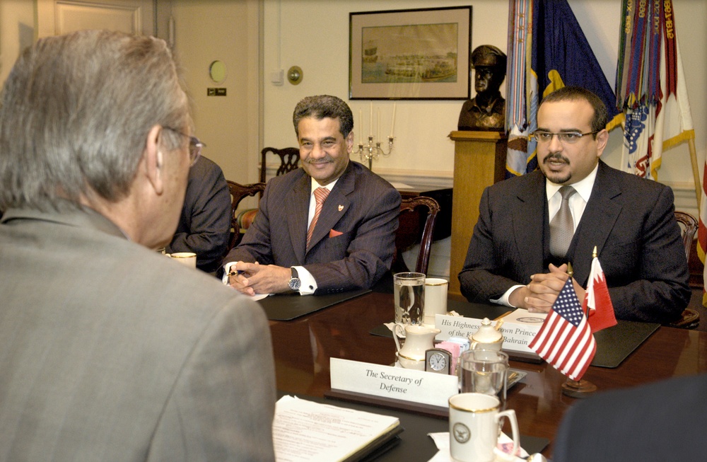 Crown Prince Salman bin Hamad Al-Khalifa, of Bahrain, meets with Secretary Rumsfeld.