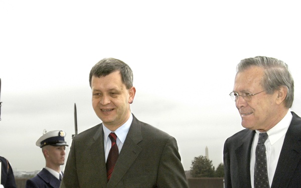 Latvian Minister of Defense Atis Slakteris of Latvia is escorted into the Pentagon by Secretary Rumsfeld.