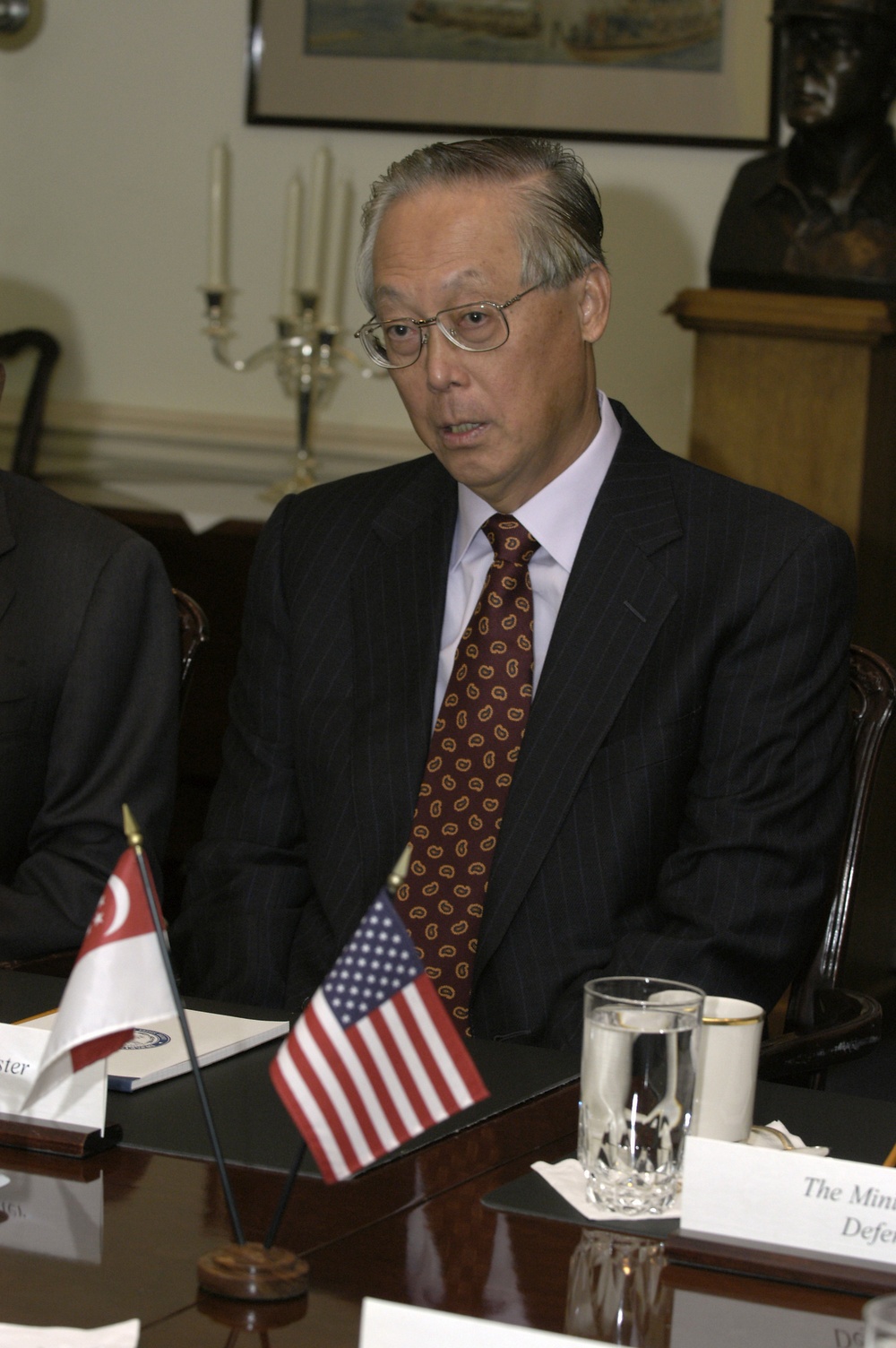 Singapore's Prime Minister Goh Chok Tong meets with Secretary Rumsfeld in the Pentagon.