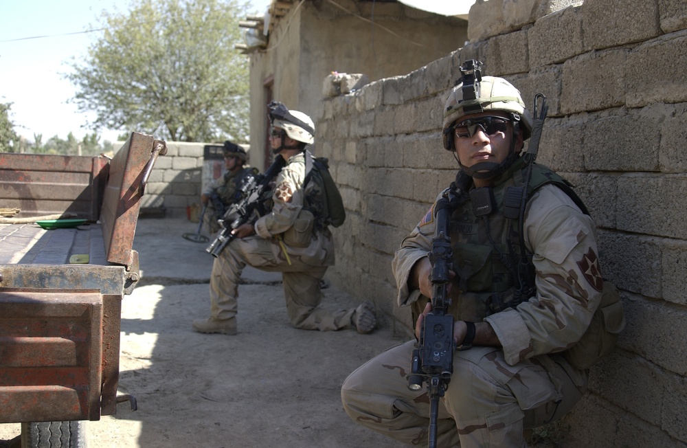 DVIDS - Images - U.S. Army soldiers provide security for Iraqi National ...