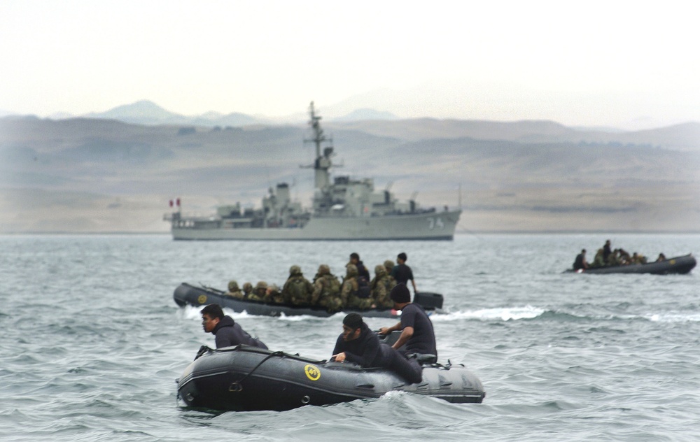 DVIDS - Images - Peruvian commandos and U.S. Marines approach the ...