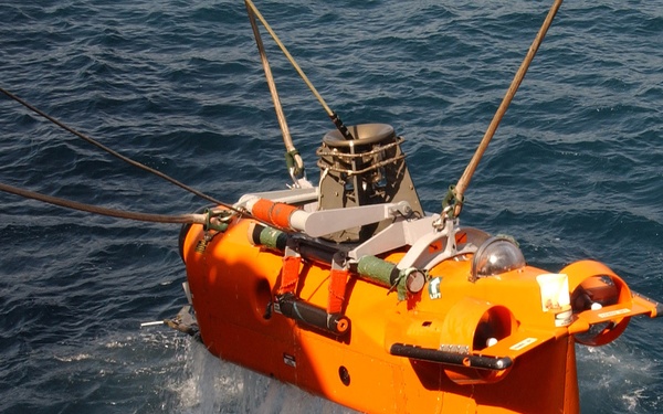Water streams off a Navy AN/SLQ-48 Mine Neutralization Vehicle as it is raised out of the Persian Gulf.