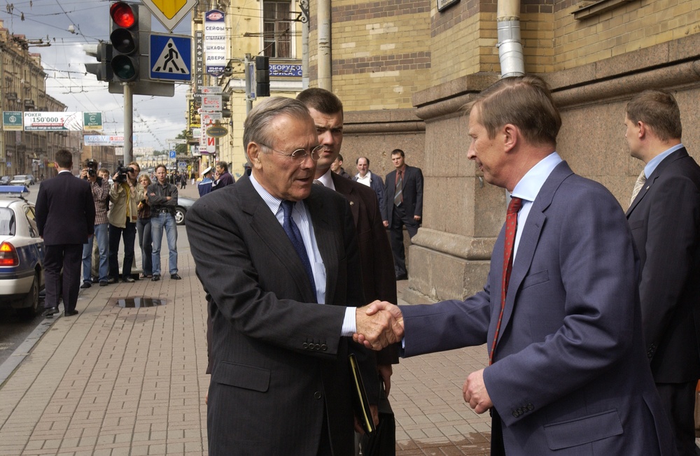 Secretary Rumsfeld shakes hands with Russian Minister of Defense Sergey Ivanov.