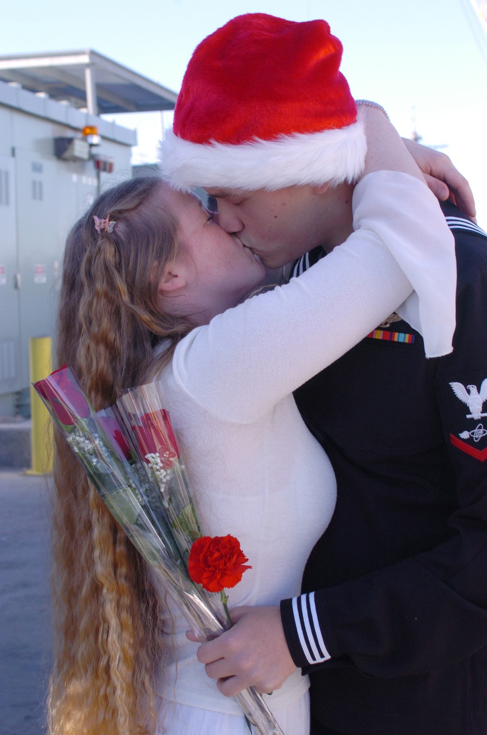 Petty Officer 3rd class Danier Haarliammert kisses his girlfriend.