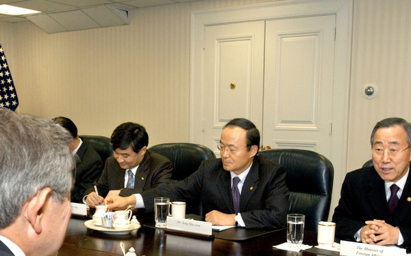 South Korean Minister of Foreign Affairs and Trade Ban Ki-moon meets with Deputy Secretary Wolfowitz.