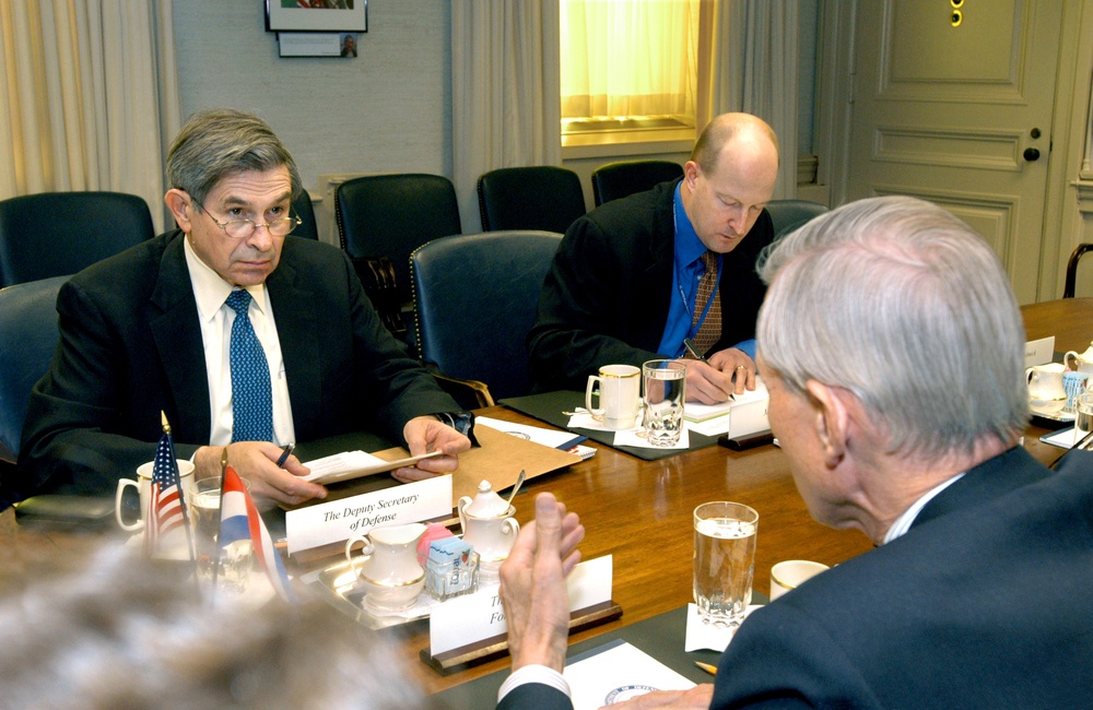 Deputy Secretary Wolfowitz hosts a meeting with Minister of Foreign Affairs Bernard Bot.